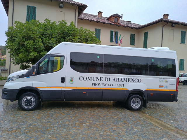 CONSEGNATO NUOVO AUTOBUS COMUNALE